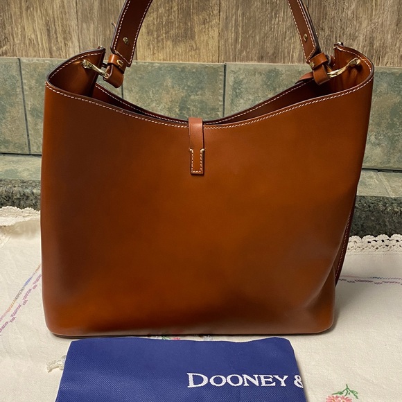 Dooney & Bourke Alto ShoulderBag 13” x 11” x 5.5” & Dust-bag pre-owned - Picture 6 of 13